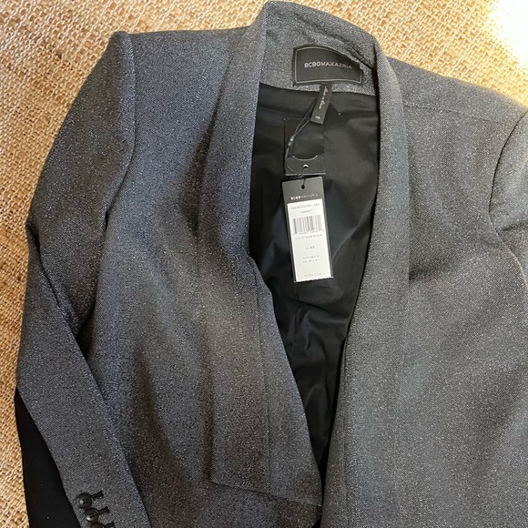 Glittery silver fitted BCBGMAXAZRIA blazer. - Picture 4 of 4